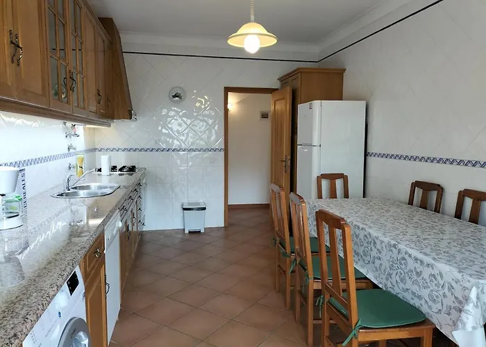 Dona Ana לאגוּ‏ש